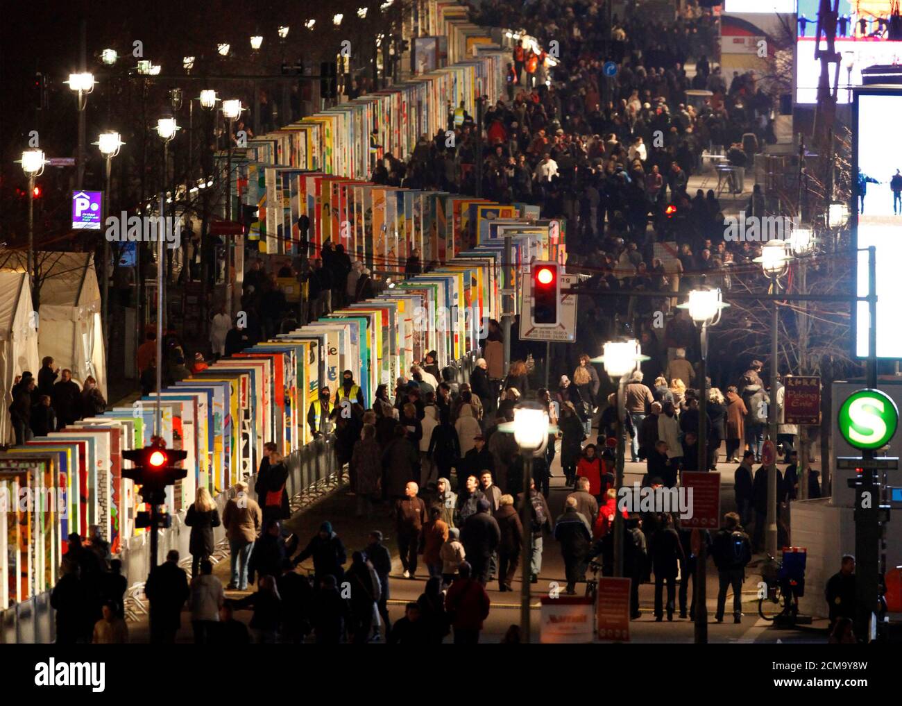 A General View Shows The Domino Pieces Near The Brandenburg Gate In Berlin November 7 09 As The Highlight Of A 5 Million Euro Celebration Marking The th Anniversary Of The Fall Of