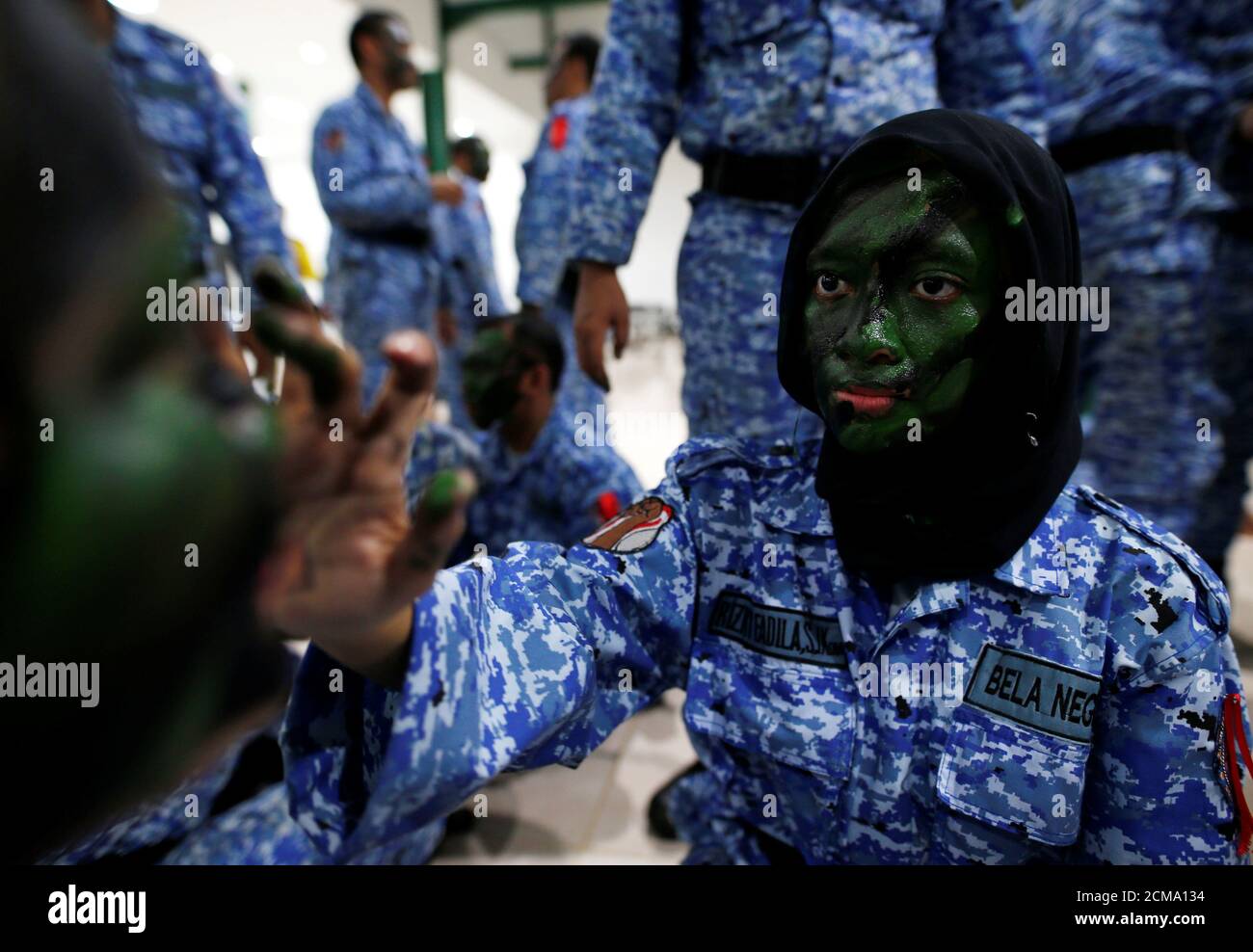 Camouflage face paint hi-res stock photography and images - Alamy