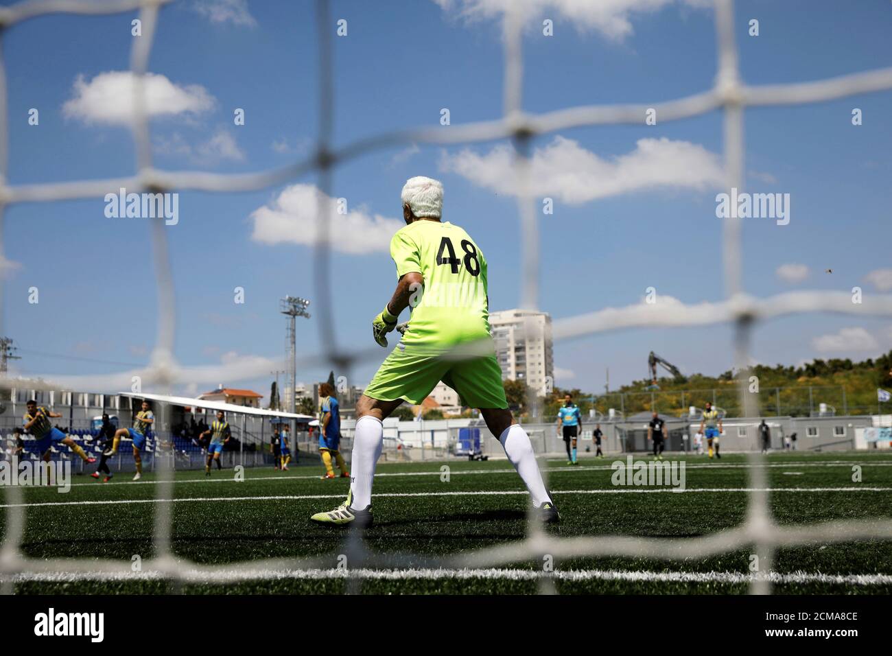 Isaak Hayik, 73 years old, breaks the Guinness World Record for oldest