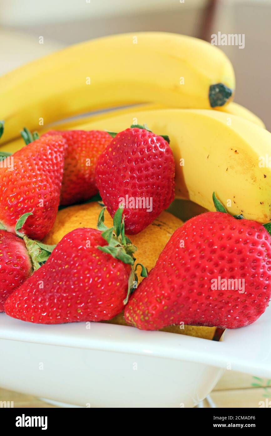 Bunch of bananas bowl hi-res stock photography and images - Alamy