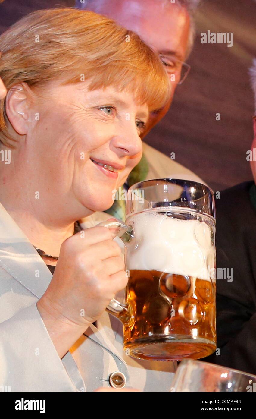 German Chancellor Angela Merkel cheers with a mug of beer during the  opening of the Oktoberfest in Berlin, September 12, 2012. REUTERS/Fabrizio  Bensch (GERMANY - Tags: POLITICS SOCIETY FOOD Stock Photo - Alamy
