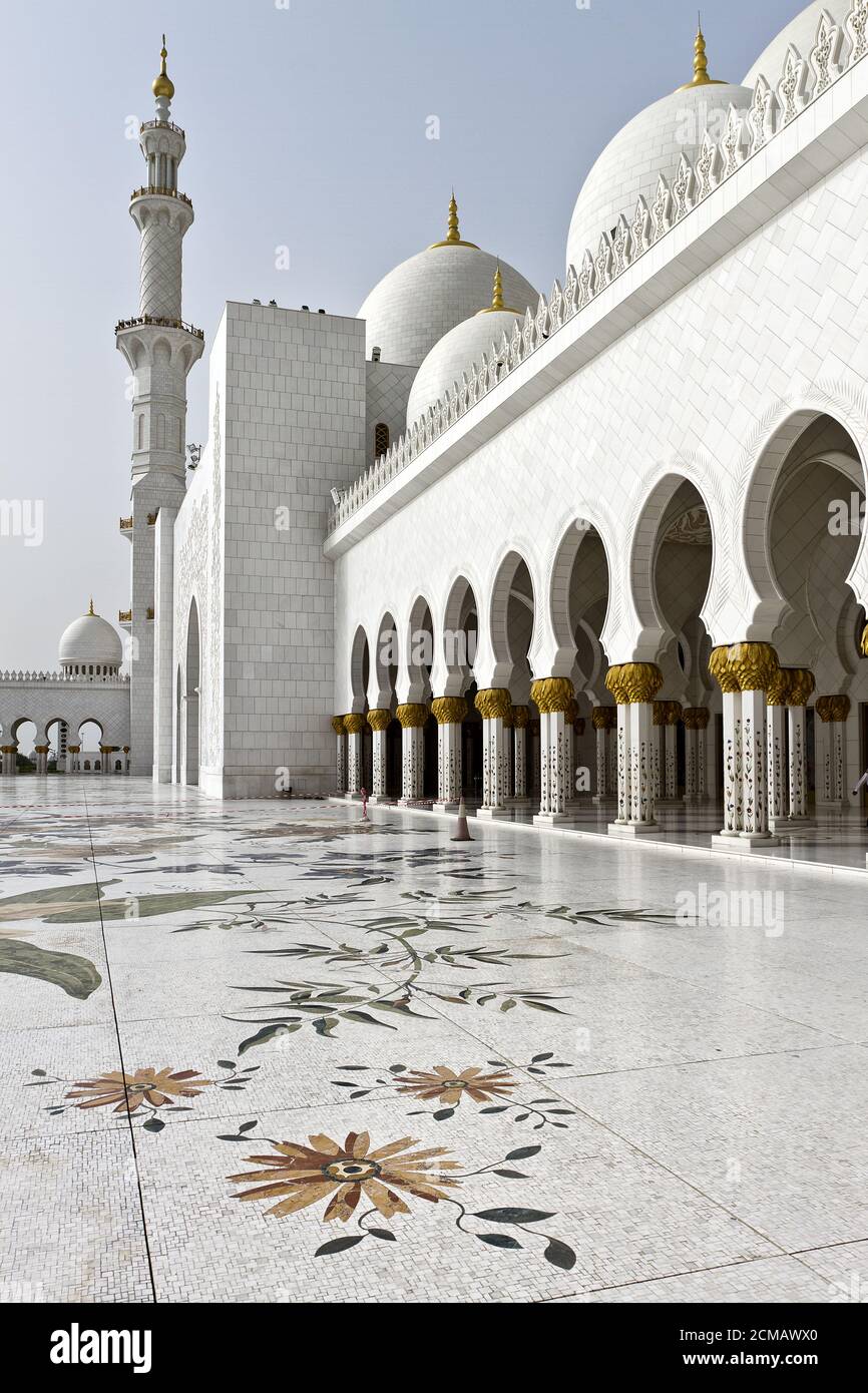Sheikh Zayed Mosque Stock Photo - Alamy