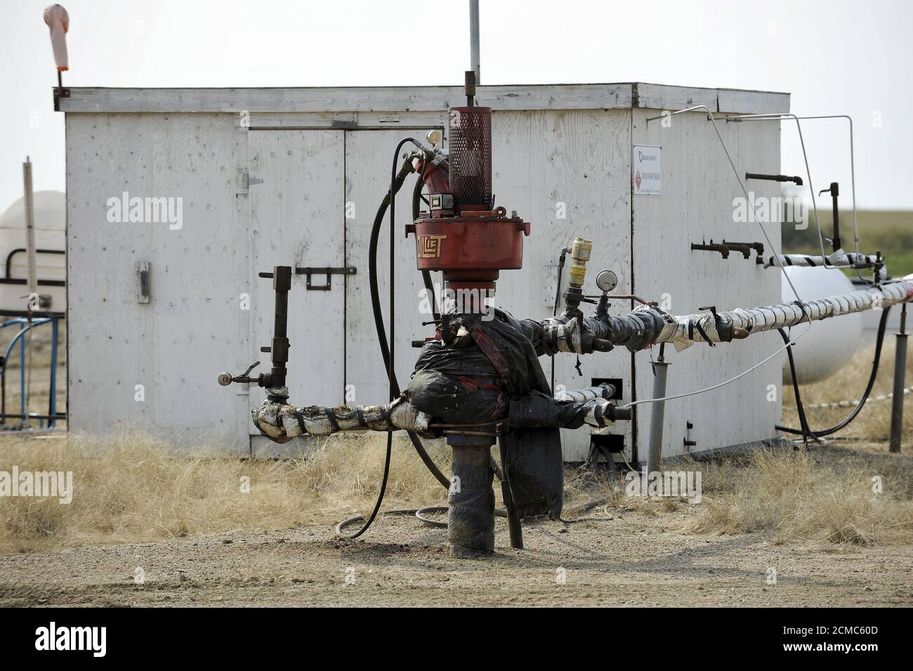 Oil well saskatchewan hires stock photography and images Alamy