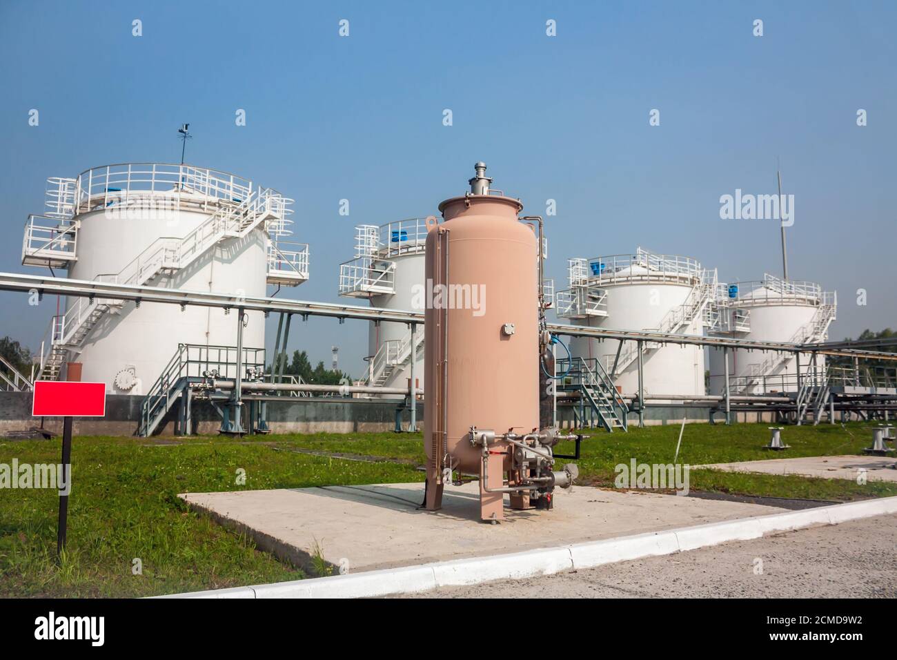 Fuel tanks airport hi-res stock photography and images - Alamy