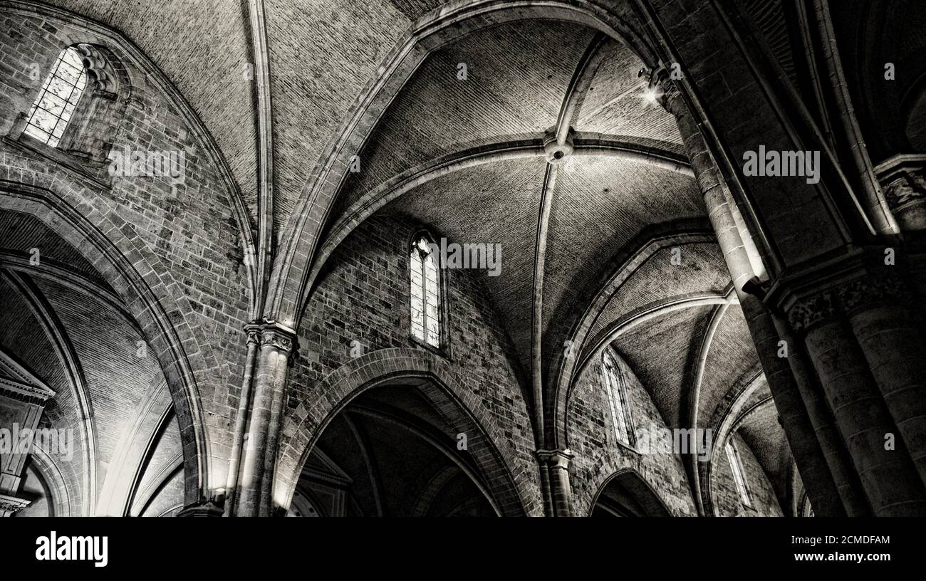 Gothic style altar hi-res stock photography and images - Alamy