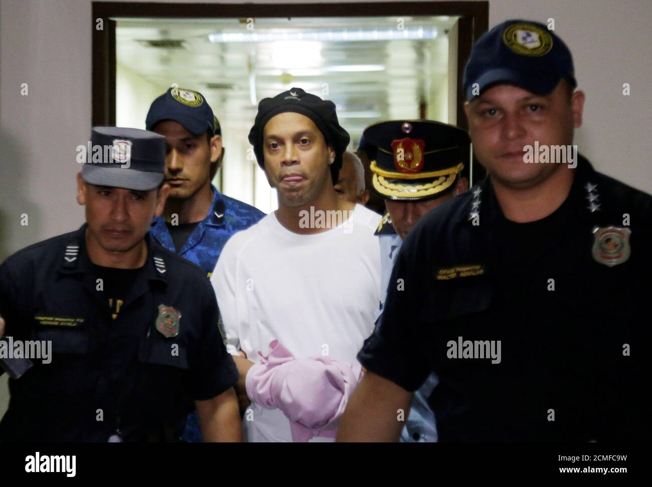 Judge rules Ronaldinho must remain in Paraguayan jail - Paraguayan Supreme Court, Asuncion, Paraguay - March 7, 2020? Ronaldinho handcuffed and escorted by police at the Supreme Court of Paraguay?REUTERS/Jorge Adorno Stock Photo