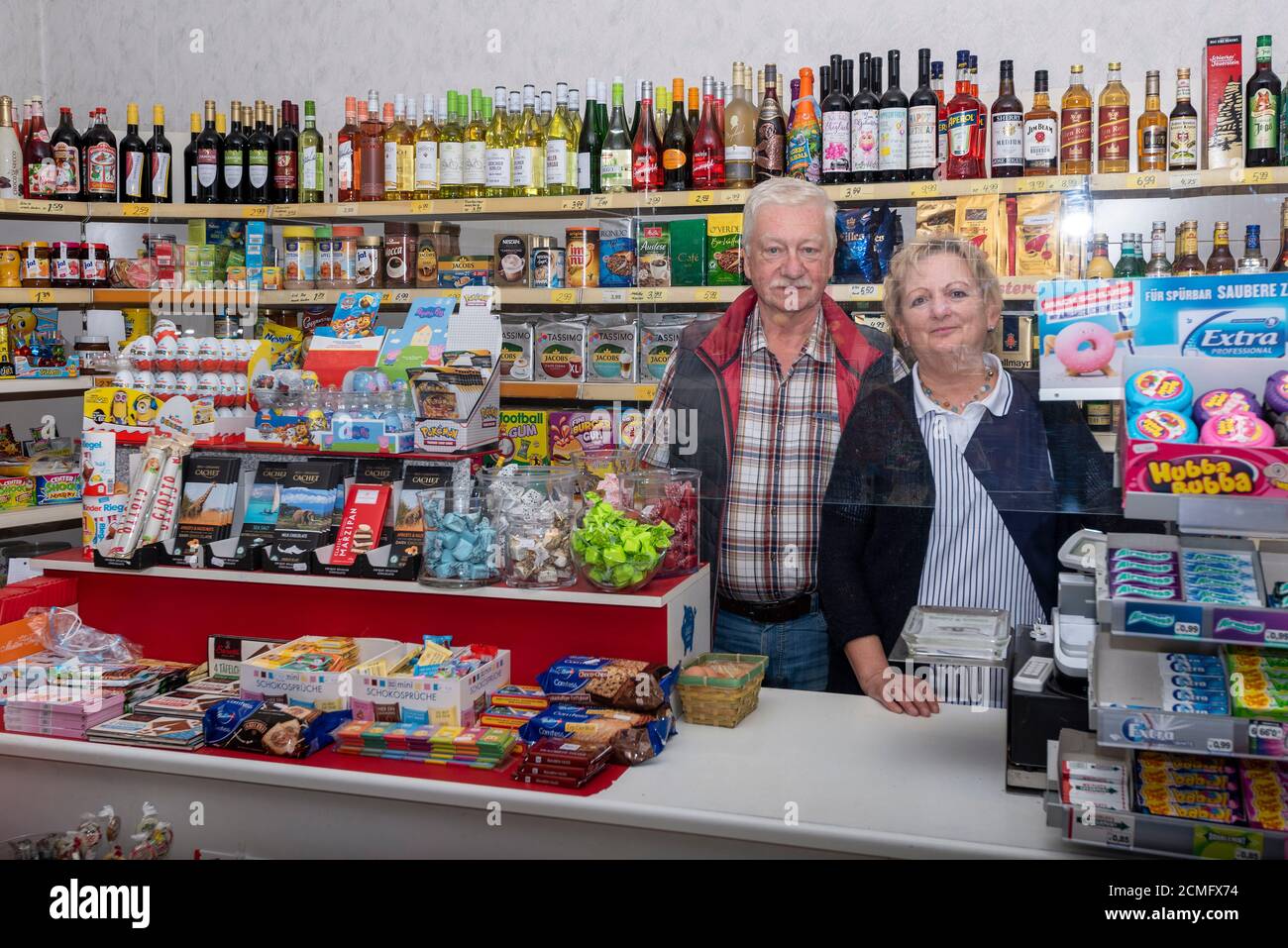 Corner store counter hi-res stock photography and images - Alamy