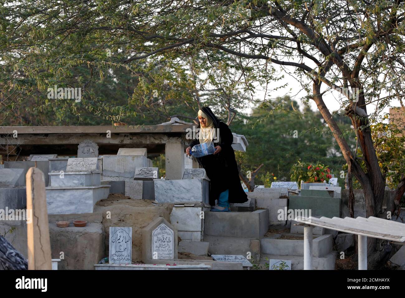 A graveyard karachi hires stock photography and images Alamy