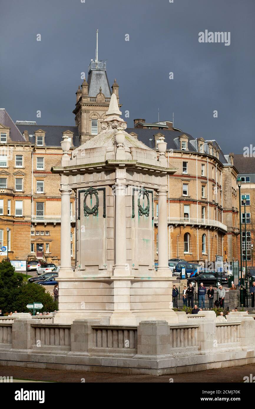 The Bournemouth town War Memorial in the upper gardens pays tribute to the local sailors, soldiers and airmen who died during the First and Second Wor Stock Photo
