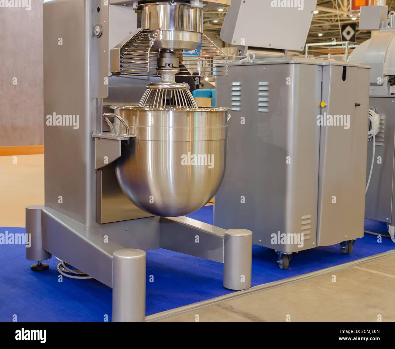 https://c8.alamy.com/comp/2CMJE0N/dough-kneading-machine-large-production-mixer-close-up-2CMJE0N.jpg