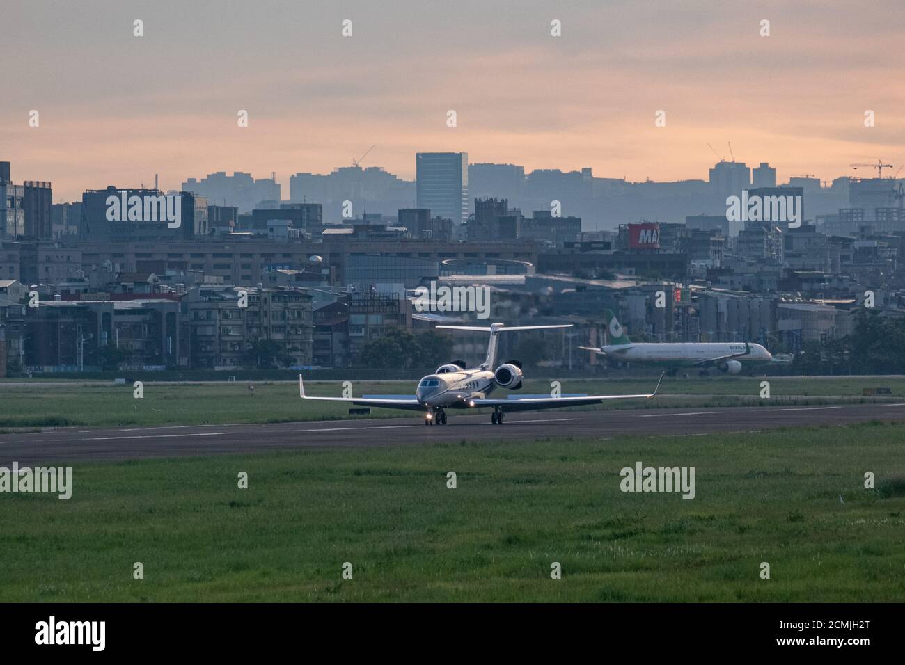 Taipei, Taiwan. 17th Sep, 2020. US. Gulfstream G-V plane carrying the US. Under Secretary for Economic Growth, Energy, and the Environment, Keith J. Krach on board lands at Songshan Airport in Taipei.Keith Krach, a senior member of US President Donald Trump's administration, landed in Taiwan on September 17, 2020, for Washington's highest-level visit since switching diplomatic recognition to China in 1979. Credit: SOPA Images Limited/Alamy Live News Stock Photo