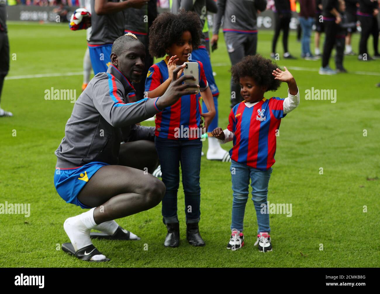 Soccer Football - Premier League - Crystal Palace vs West Bromwich Albion - Selhurst Park, London, Britain - May 13, 2018   Crystal Palace's Mamadou Sakho with children after the match   REUTERS/Hannah McKay    EDITORIAL USE ONLY. No use with unauthorized audio, video, data, fixture lists, club/league logos or 'live' services. Online in-match use limited to 75 images, no video emulation. No use in betting, games or single club/league/player publications.  Please contact your account representative for further details. Stock Photo