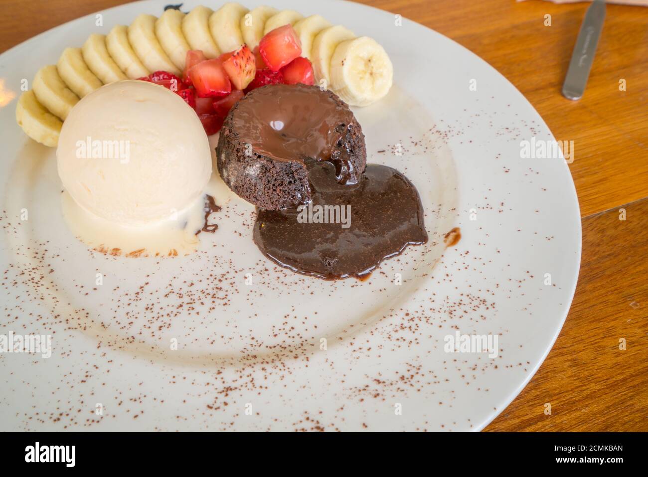 Page 2 Chocolate Lava Cake High Resolution Stock Photography And Images Alamy