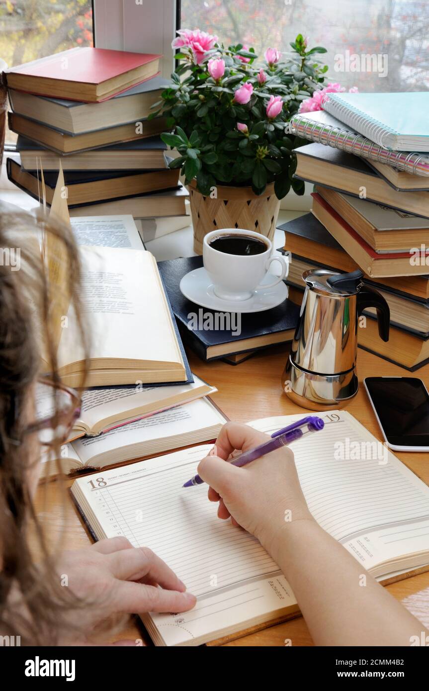 Notebook pen desk hires stock photography and images Alamy