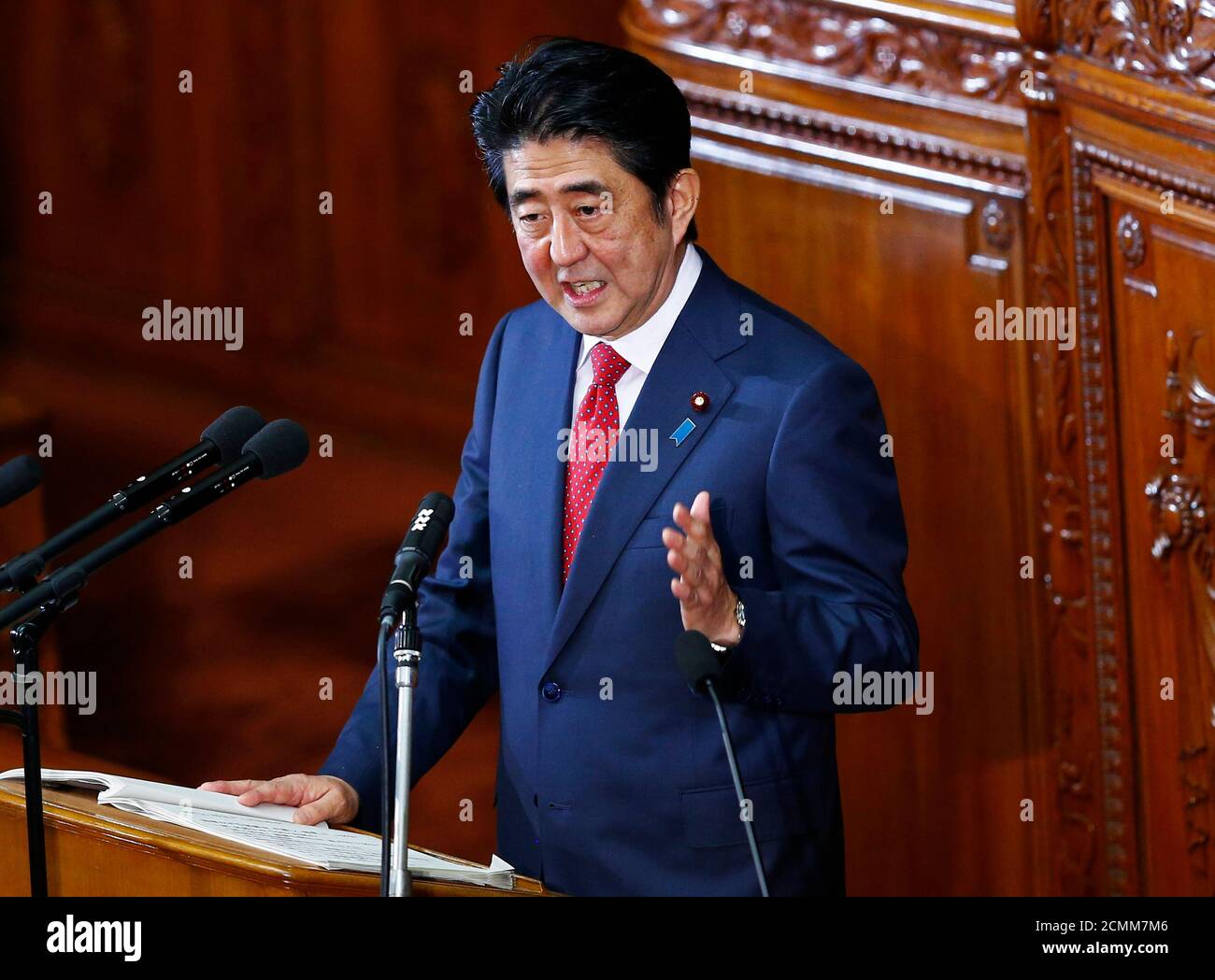 Japan's Prime Minister Shinzo Abe delivers his policy speech at the lower house of parliament in Tokyo February 12, 2015. Abe and his economic ministers piled pressure on companies on Thursday to raise wages to sustain growth as the economy climbs out of a recession triggered by a sales tax increase last year. REUTERS/Thomas Peter (JAPAN - Tags: POLITICS BUSINESS) Stock Photo