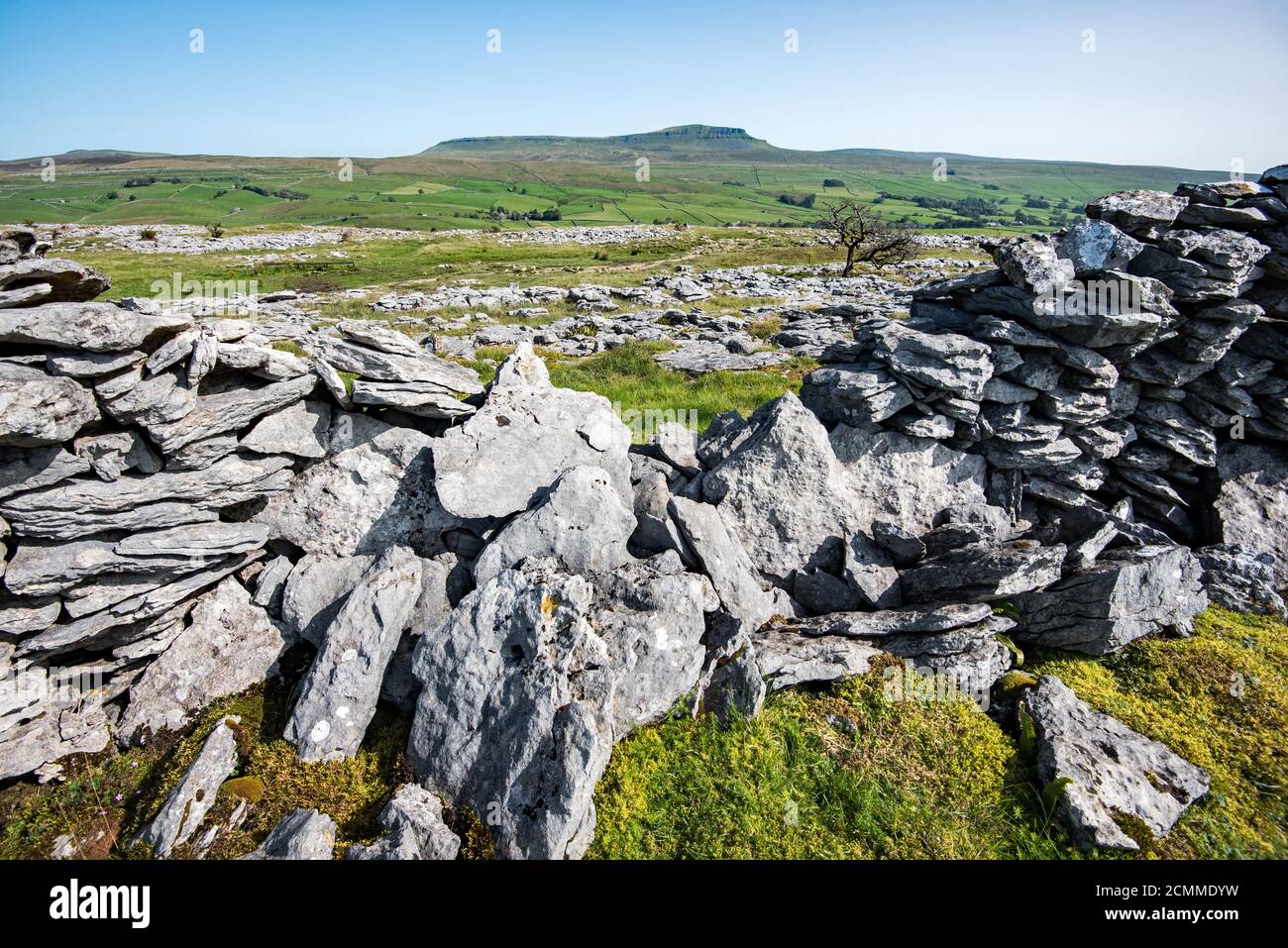 Three peaks country in ribblesdale hi-res stock photography and images ...