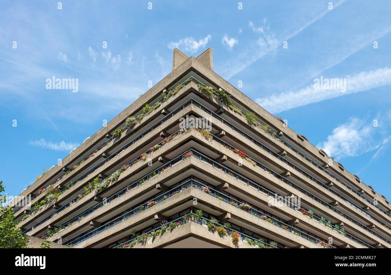 Looking up at the corner of one of the low level residential blocks. Barbican, London, United Kingdom. Architect:  Chamberlin, Powell and Bon, 1969. Stock Photo