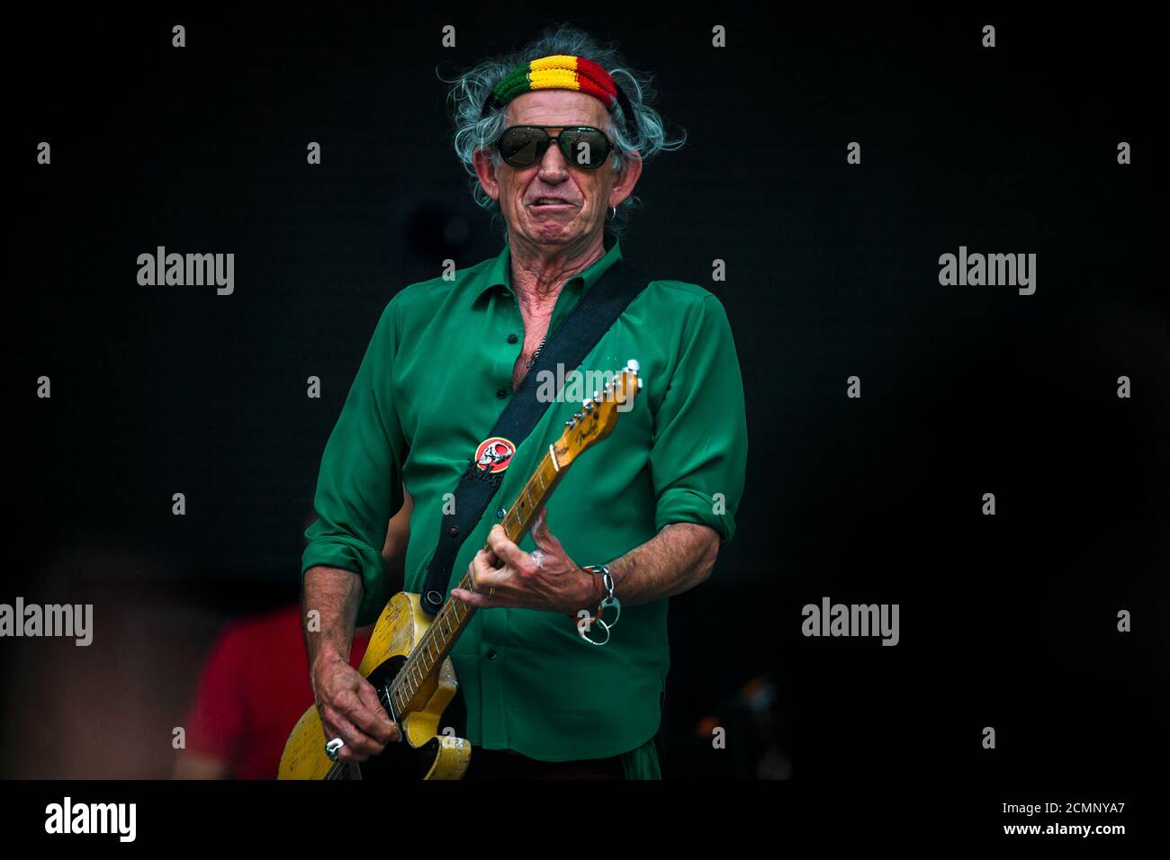 Keith Richards of the Rolling Stones performs during their "14 on Fire"  show at Waldbuehne in Berlin, June 10, 2014. REUTERS/Thomas Peter (GERMANY  - Tags: ENTERTAINMENT Stock Photo - Alamy