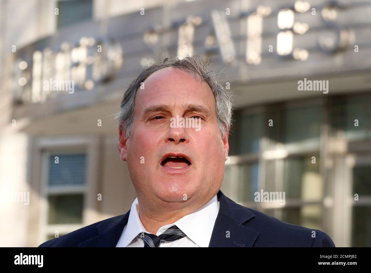 ACLU lead attorney Lee Gelernt speaks to the press following a hearing at  the Brooklyn Federal Courthouse in Brooklyn, New York, ., February 2,  2017. REUTERS/Brendan McDermid Stock Photo - Alamy