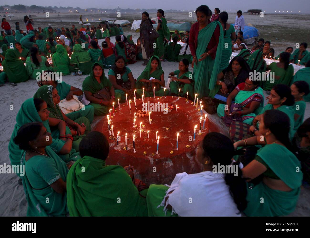 Diwali candles on ganges hires stock photography and images Alamy