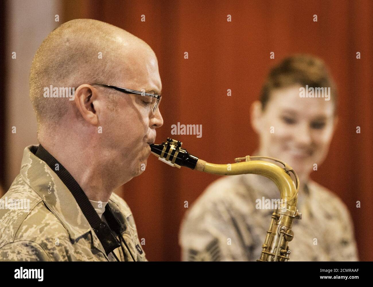Joint Base commander visits the US Air Force Band 140930 Stock Photo