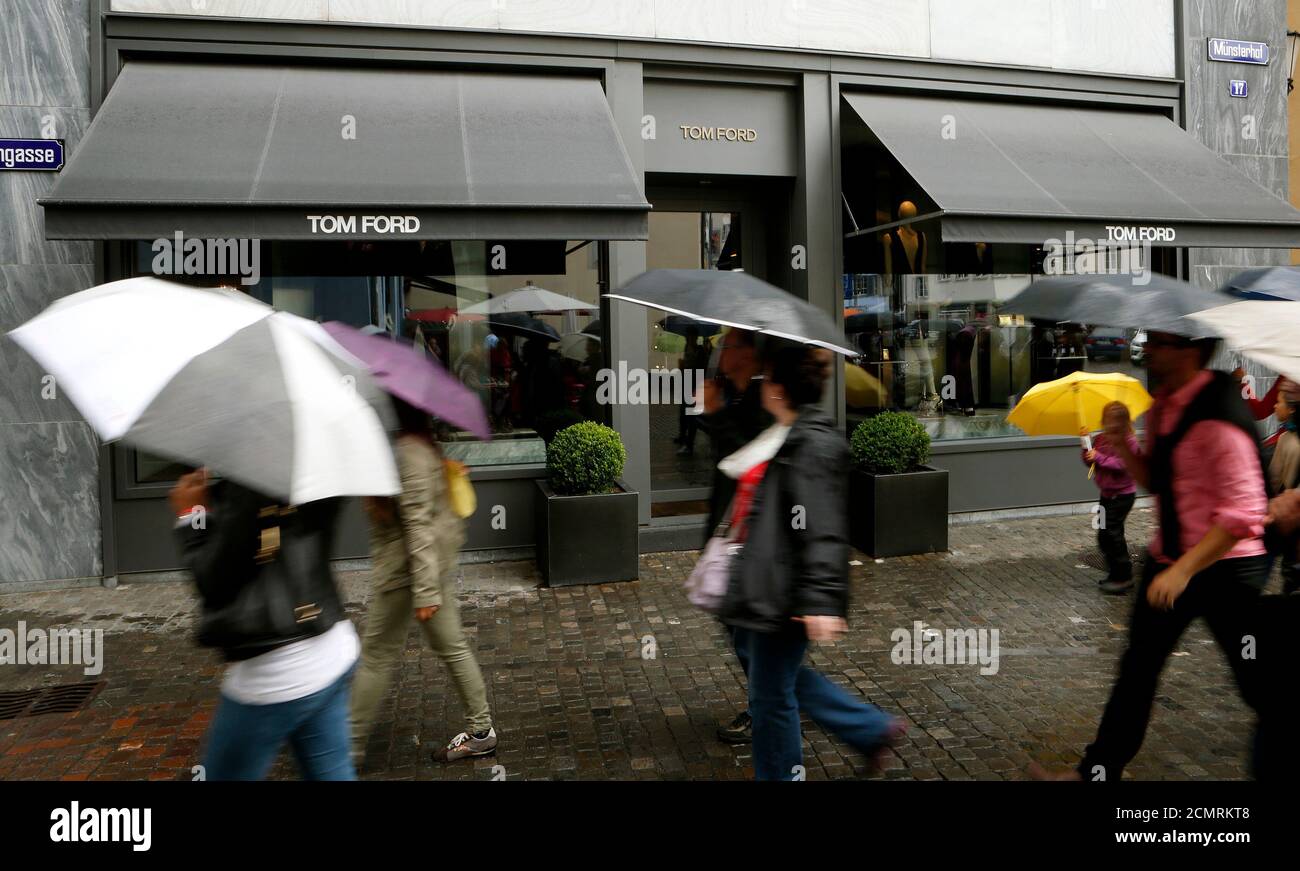 People walk past a store of U.S. fashion designer Tom Ford, operated in  Switzerland by luxury goods chain Trois Pommes, in Zurich August 9, 2013. A  luxury shop owner in Zurich denied
