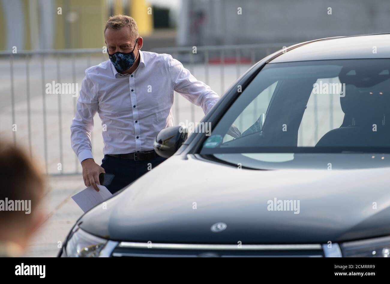 Stuttgart, Germany. 17th Sep, 2020. Roman Zitzelsberger, District Manager of the IG Metall Baden-Württemberg, gets out of a car during the presentation of the interim balance sheet for the 'Strategic Dialogue with the Automotive Industry BW'. Credit: Sebastian Gollnow/dpa/Alamy Live News Stock Photo