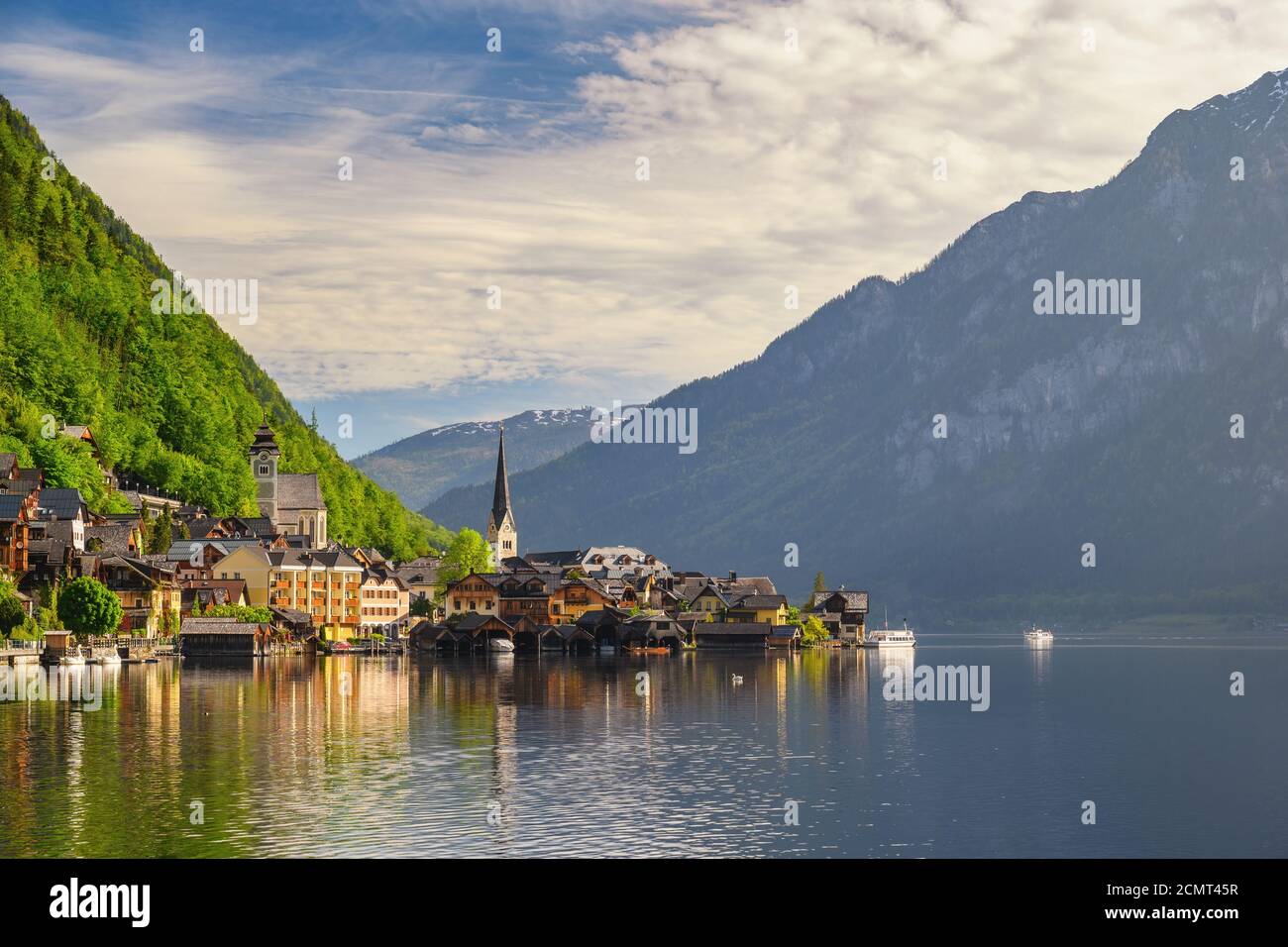Hallstatt Austria, Nature landscape of Hallstatt village with lake and mountain Stock Photo