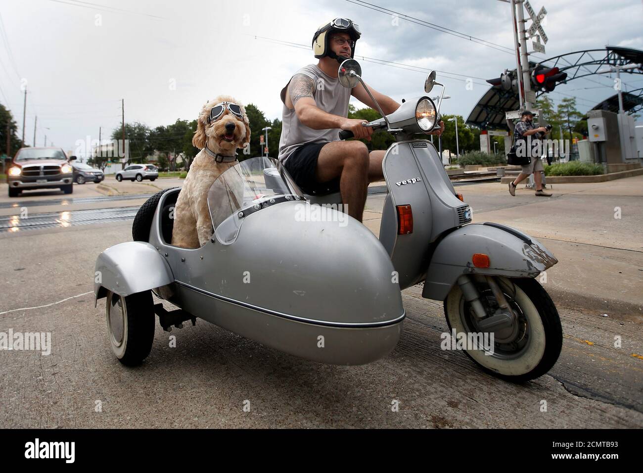 Vespa sidecar hi-res stock photography and images - Alamy
