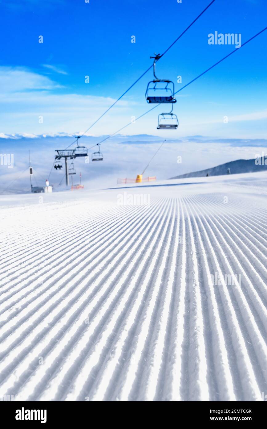 Skiers chairlift hi-res stock photography and images - Alamy