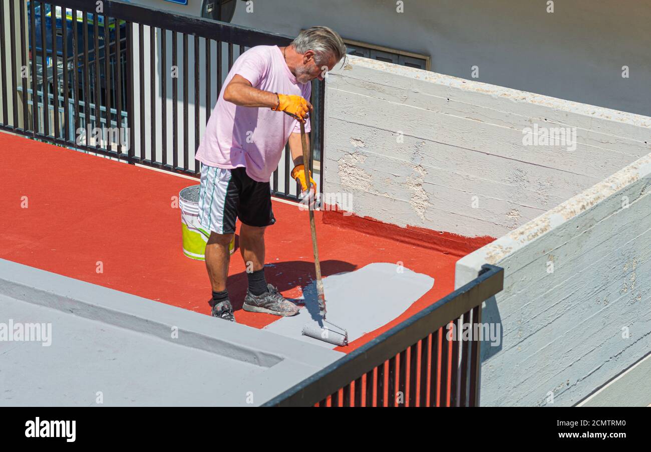 Building resins for waterproofing terraces, solving infiltration