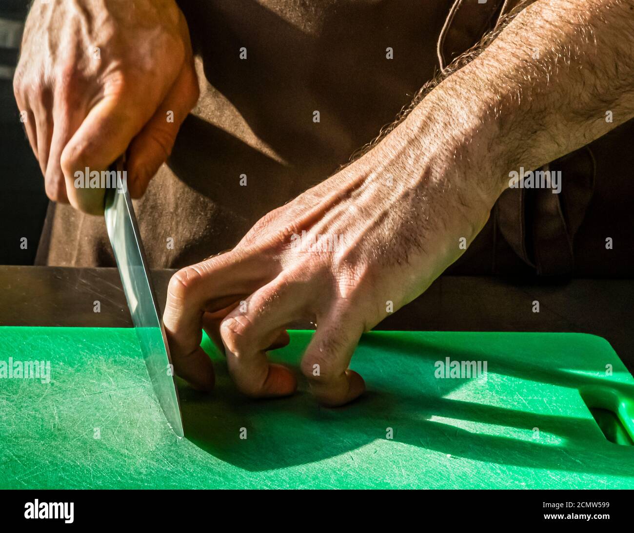 How to use kitchen knives correctly Stock Photo Alamy