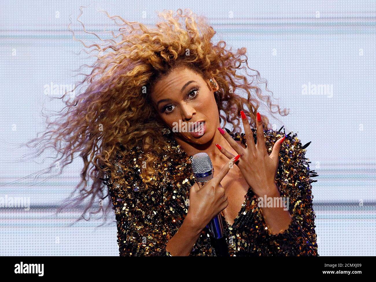 Glastonbury festival 2011 beyonce hi-res stock photography and images ...