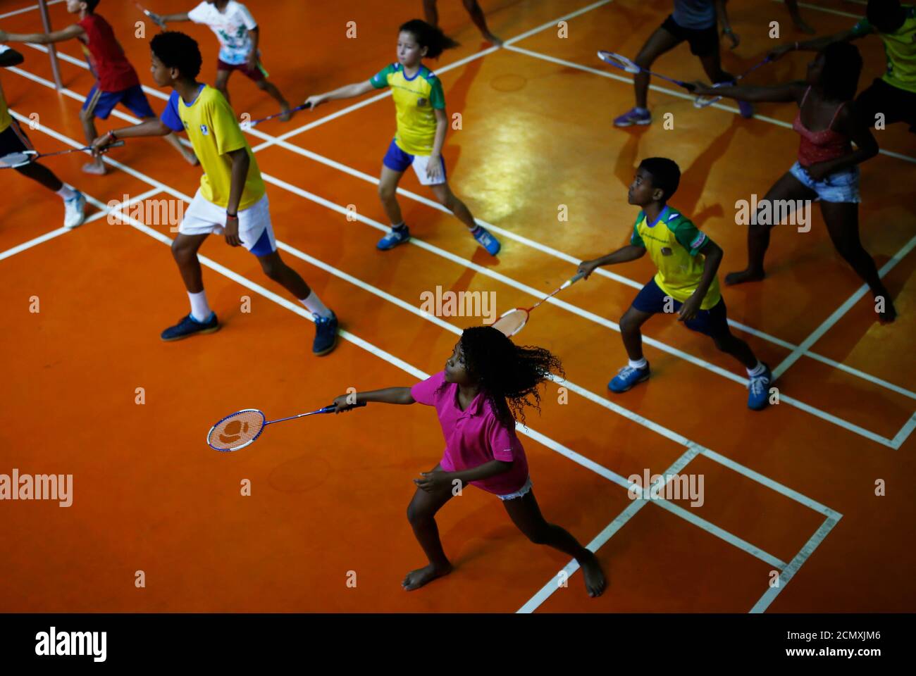 2016 Rio Olympics - Badminton - Rio de Janeiro, Brazil - 19/08/2016.  Youngsters warm up choreographed to samba music during badminton class at  Miratus school in the Chacrinha favela. REUTERS/Nacho Doce TPX