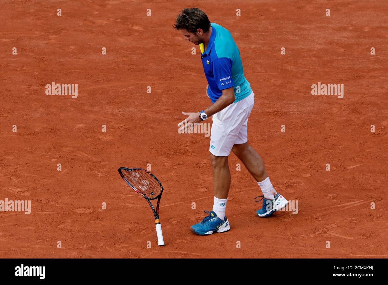 Broken tennis racket hires stock photography and images Alamy
