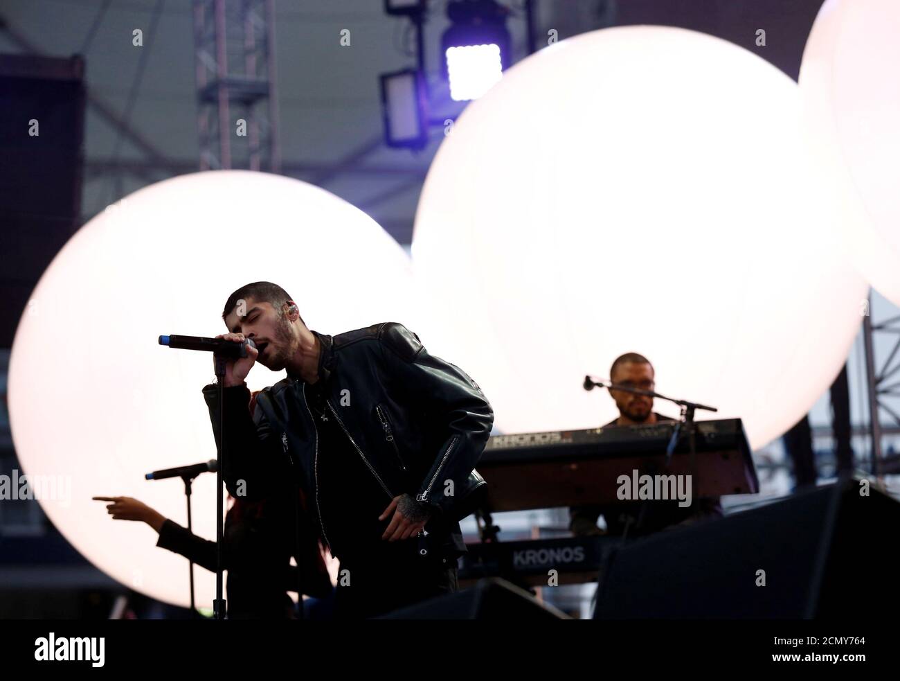Zayn malik concert High Resolution Stock Photography and Images - Alamy
