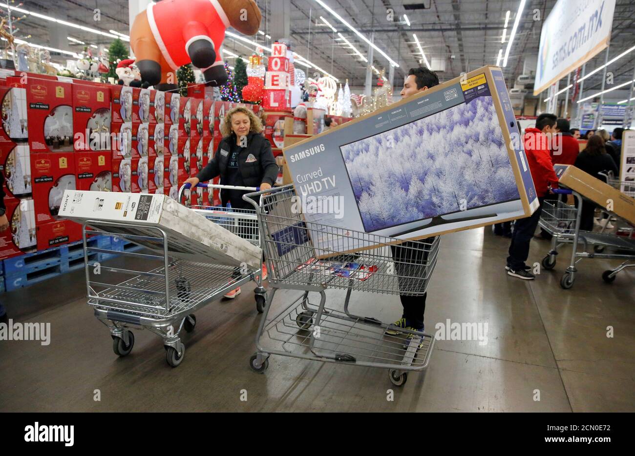 Sams club shopping cart sams hi-res stock photography and images - Alamy