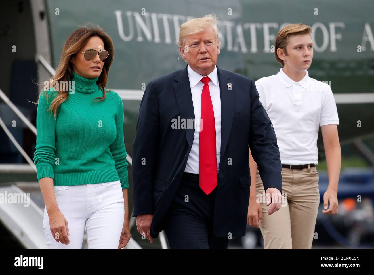 U.S. President Donald Trump boards Air Force One with first lady Melania  Trump and their son Barron in Morristown, New Jersey, U.S., August 19,  2018. REUTERS/Chris Wattie Stock Photo - Alamy