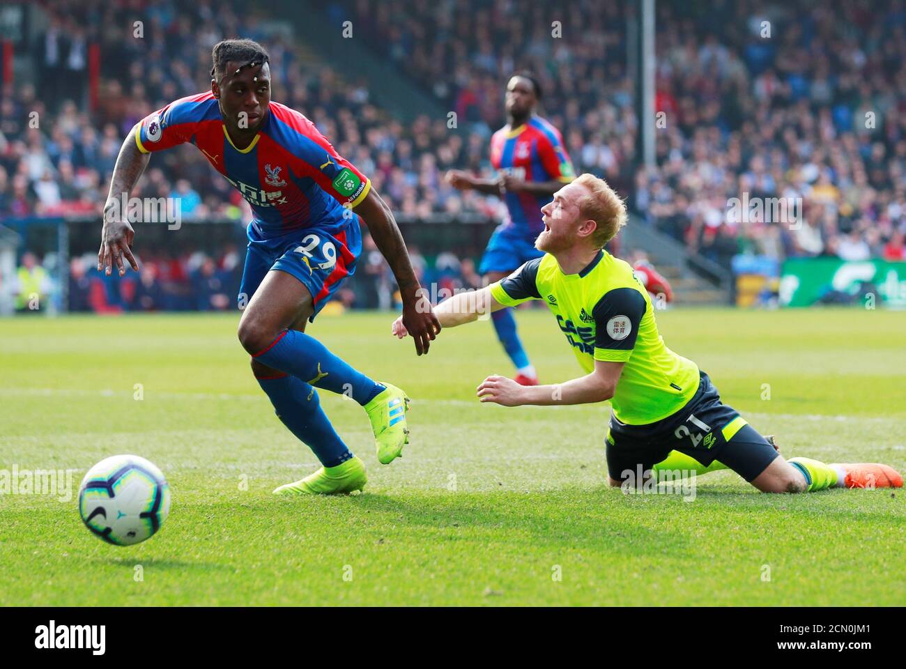 Soccer Football - Premier League - Crystal Palace v Huddersfield Town - Selhurst Park, London, Britain - March 30, 2019  Crystal Palace's Aaron Wan-Bissaka in action with Huddersfield Town's Alex Pritchard   Action Images via Reuters/Andrew Couldridge  EDITORIAL USE ONLY. No use with unauthorized audio, video, data, fixture lists, club/league logos or 'live' services. Online in-match use limited to 75 images, no video emulation. No use in betting, games or single club/league/player publications.  Please contact your account representative for further details. Stock Photo