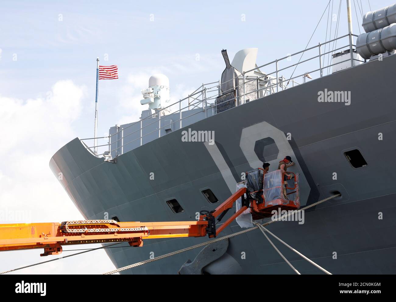 Servicemen perform maintenance work on the hull of the USS Blue Ridge (LCC 19), flagship of the U.S. Navy's 7th Fleet, at Changi Naval Base in Singapore May 9, 2019. REUTERS/Edgar Su Stock Photo