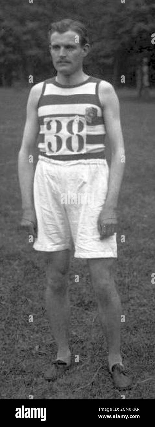 Joseph Dreher, gagnant du 1500 m. plat des éliminatoires en vue des jeux olympiques (8 juin 1908, stade de Saint-Cloud). Stock Photo