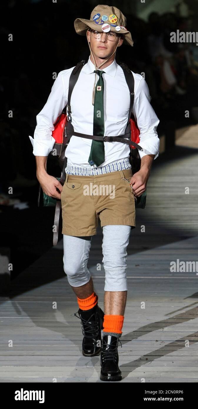 A model displays a creation as part of DSquared 2 Spring/Summer 2010 men's  collection during Milan Fashion Week June 23, 2009. REUTERS/Stefano  Rellandini (ITALY FASHION Stock Photo - Alamy