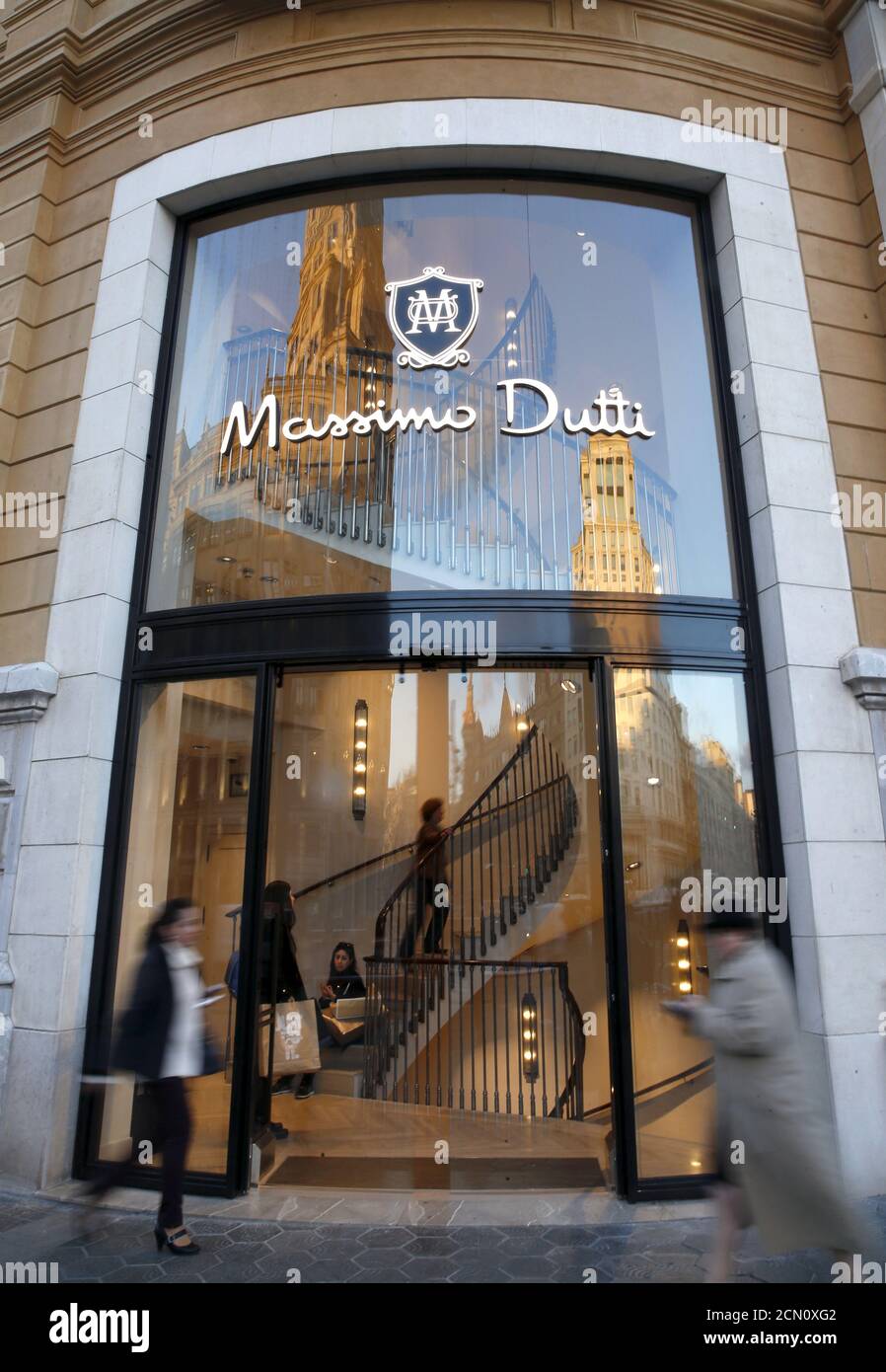 People walk past a Massimo Dutti store, an Inditex brand, in central  Barcelona, Spain, March 8, 2016. REUTERS/Albert Gea Stock Photo - Alamy