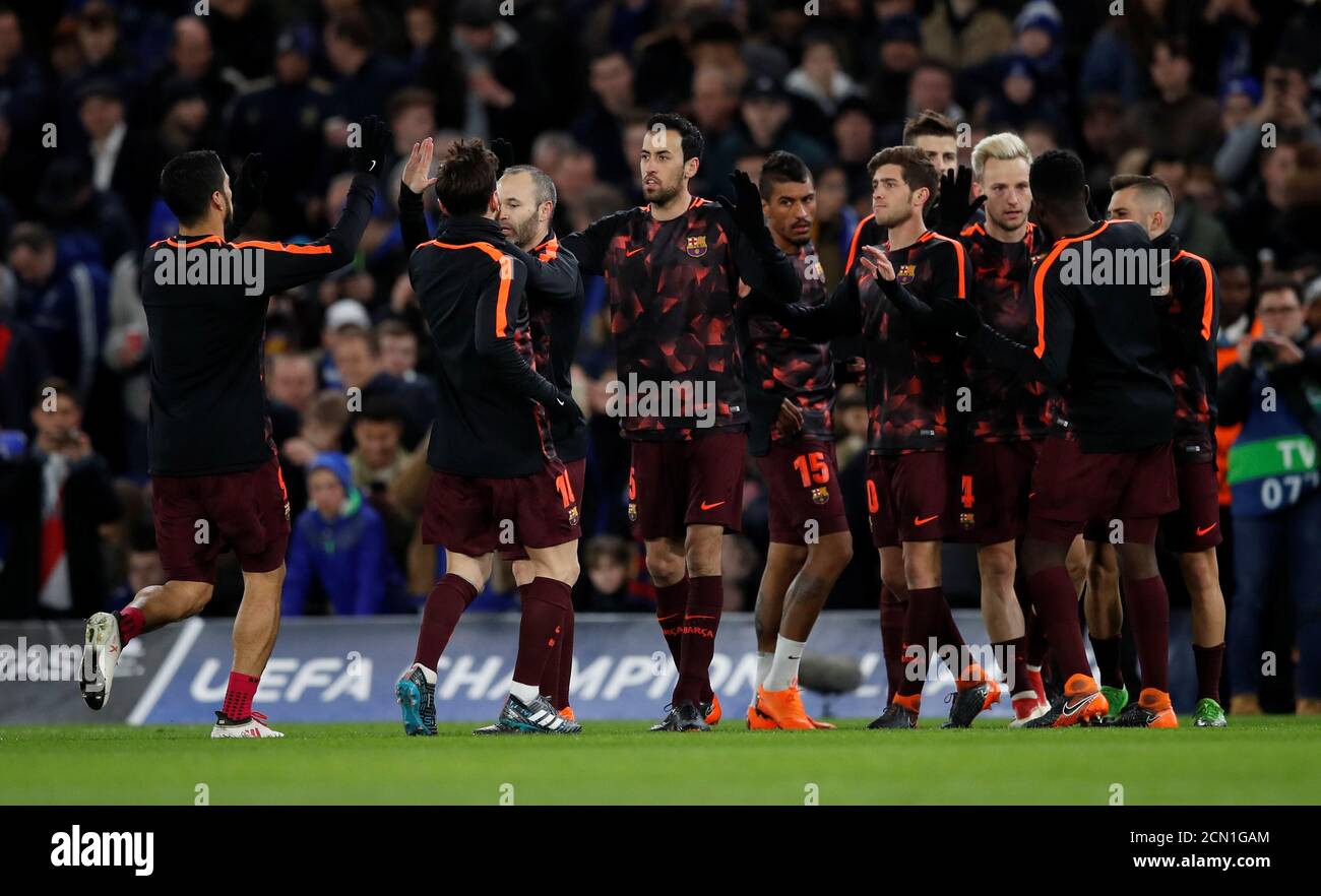 Soccer Football - Champions League Round of 16 First Leg - Chelsea vs FC Barcelona - Stamford Bridge, London, Britain - February 20, 2018   Barcelona’s Luis Suarez, Lionel Messi, Andres Iniesta, Sergio Busquets, Sergi Roberto and teammates warm up before the match    REUTERS/Eddie Keogh Stock Photo