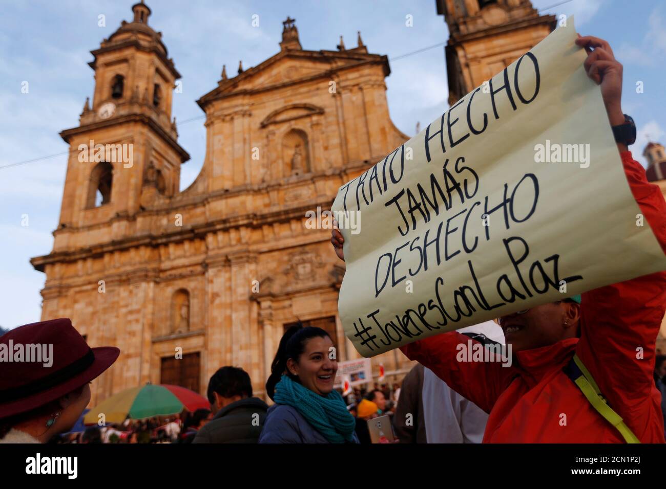 A woman holds a sign that reads 'Deal done, never undone' during a protest in support of the Special Jurisdiction for Peace (JEP) in Bogota, Colombia, March 13, 2019. REUTERS/Luisa Gonzalez Stock Photo