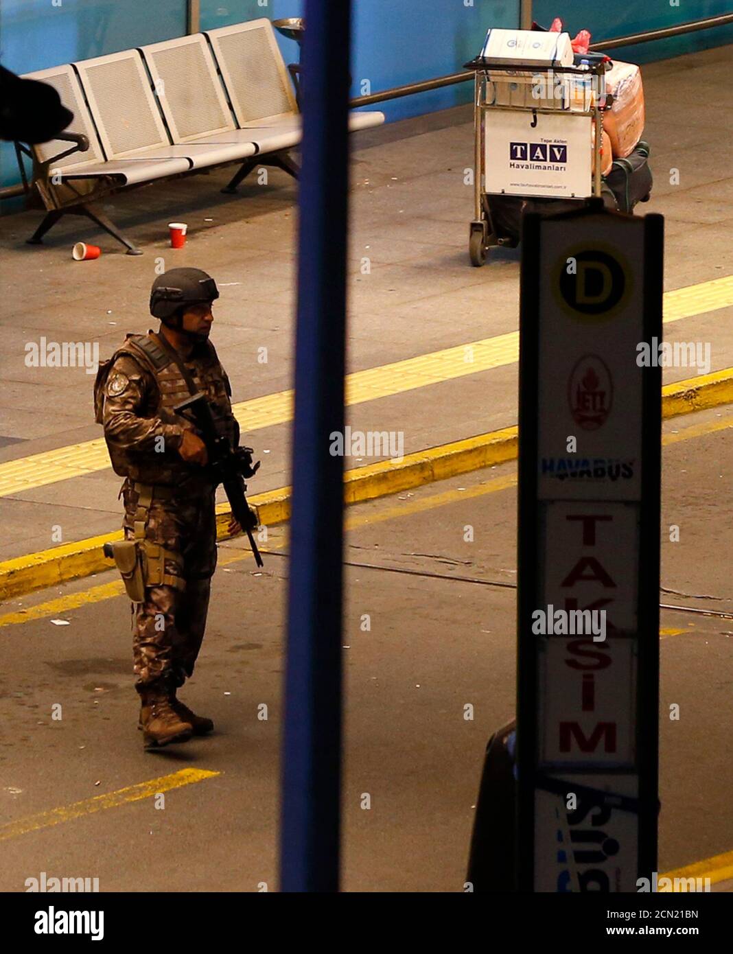 Ataturk airport security hires stock photography and images Alamy