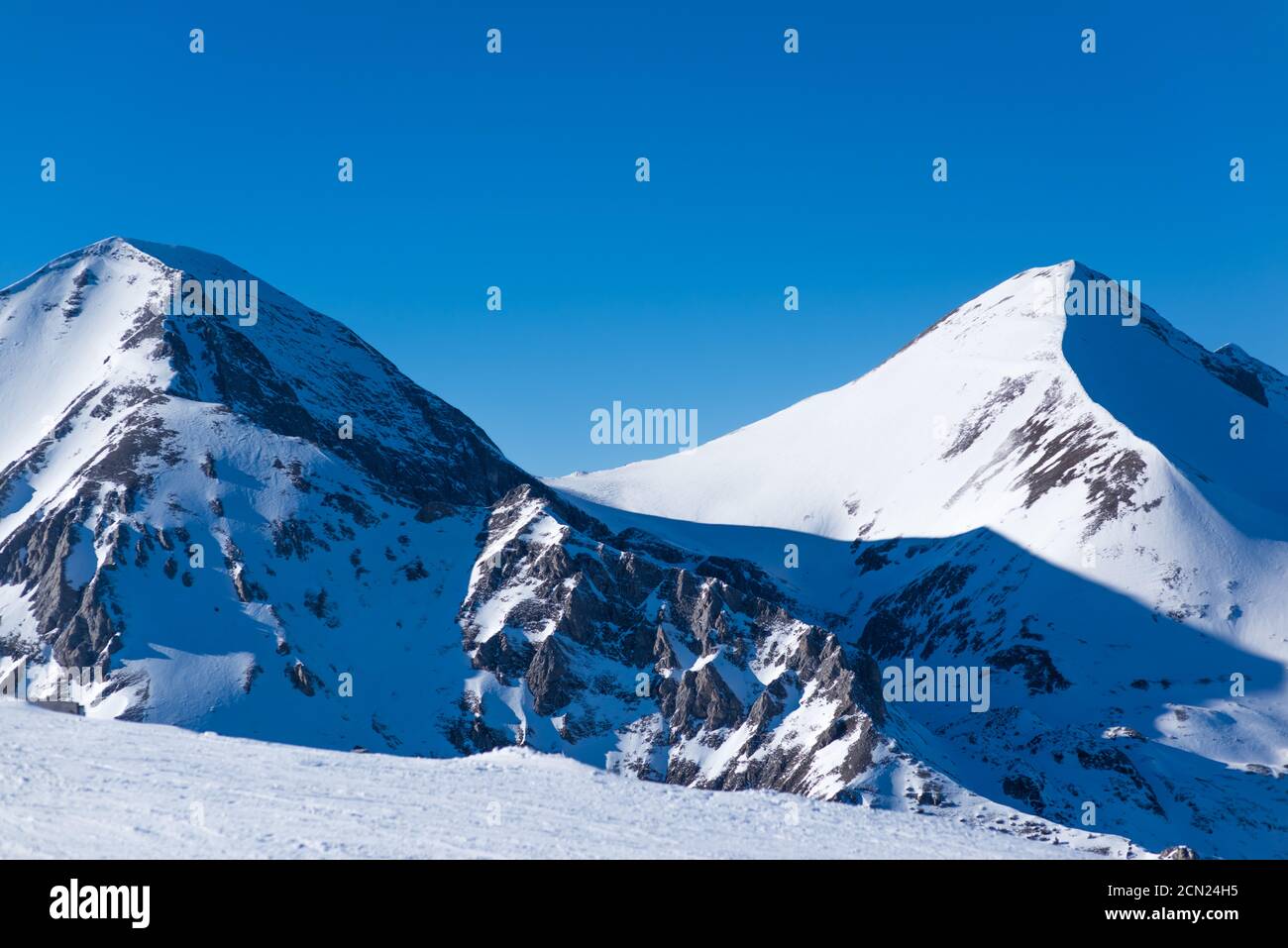 Snow capped ridge hi-res stock photography and images - Alamy