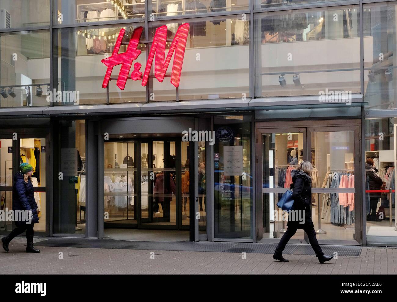 Page 3 - H&m Shop High Resolution Stock Photography and Images - Alamy