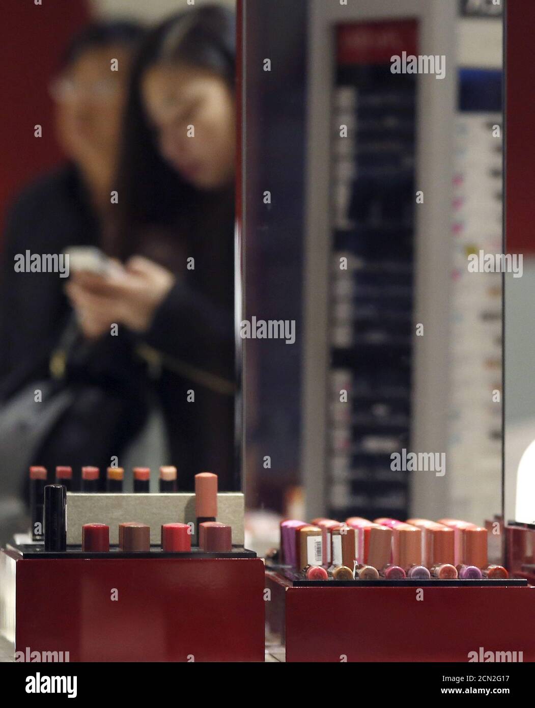 Shiseido lipstick hires stock photography and images Alamy