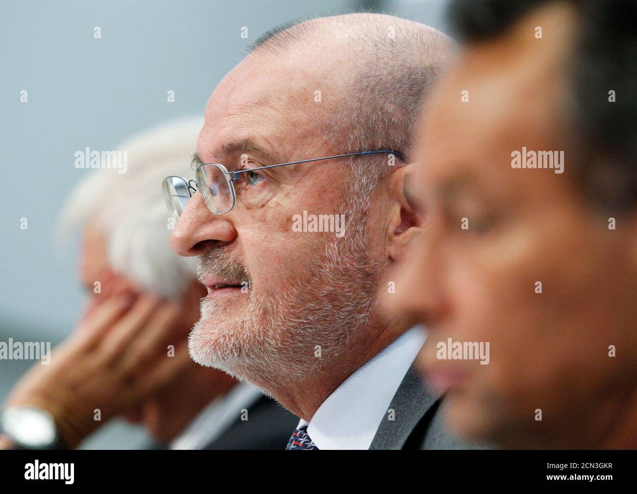 Switzerland's Liberal Free Democratic Party (FDP) President Fulvio Pelli (C) speaks next to Councillor of State Rolf Schweiger (L) and National Councillor Philipp Mueller during a news conference in Bern August 17, 2010. REUTERS/Pascal Lauener (SWITZERLAND - Tags: POLITICS) Stock Photo